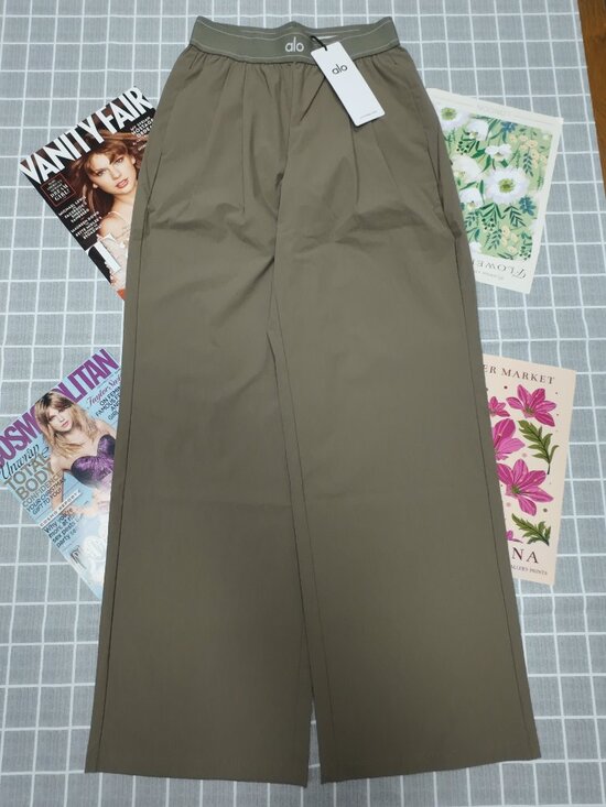 ALO Yoga Pants - Brand New🌱ALO Yoga Olive Tree Suit Up Pants Regular 30 inseam